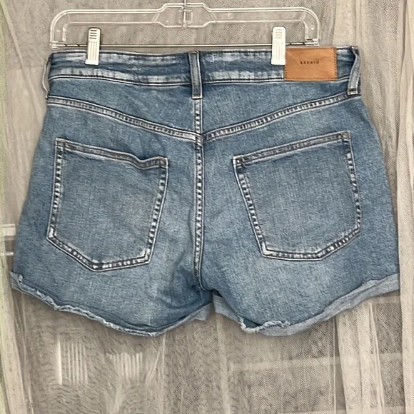 ⭐️ & Denim light blue relaxed Jean shorts 99% cotton 1% elastic women size 10